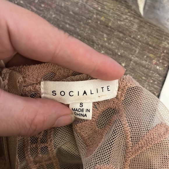 Socialite Lace Romper in Blush Pink - Picture 5 of 5